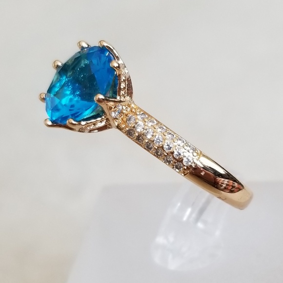 Crown Setting Blue Solitaire - Picture 3 of 8